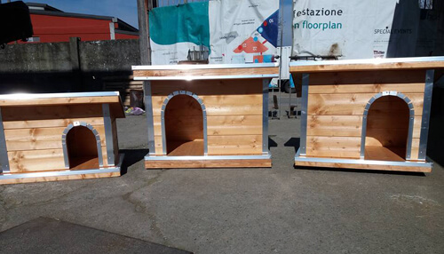 Cuccia doppia per coppia di cani taglia media in legno da esterno